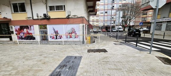 47m² Commercial property in Amadora, Portugal No. 65805 5