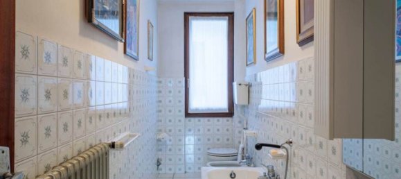 Дом с 8 комнатами в Кьюро, Италия № 89867 2