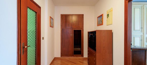 Дом с 8 комнатами в Кьюро, Италия № 89867 10