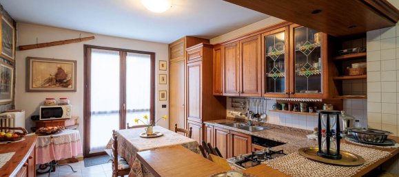 Дом с 8 комнатами в Кьюро, Италия № 89867 24