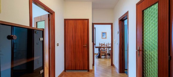 Дом с 8 комнатами в Кьюро, Италия № 89867 11