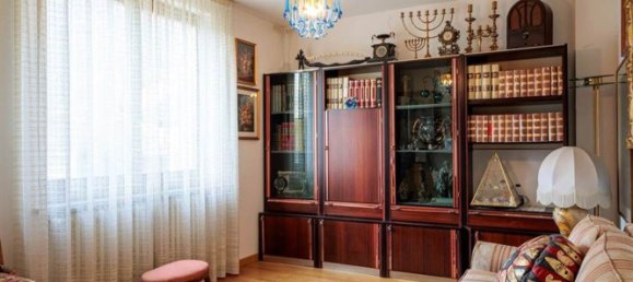 Дом с 8 комнатами в Кьюро, Италия № 89867 21