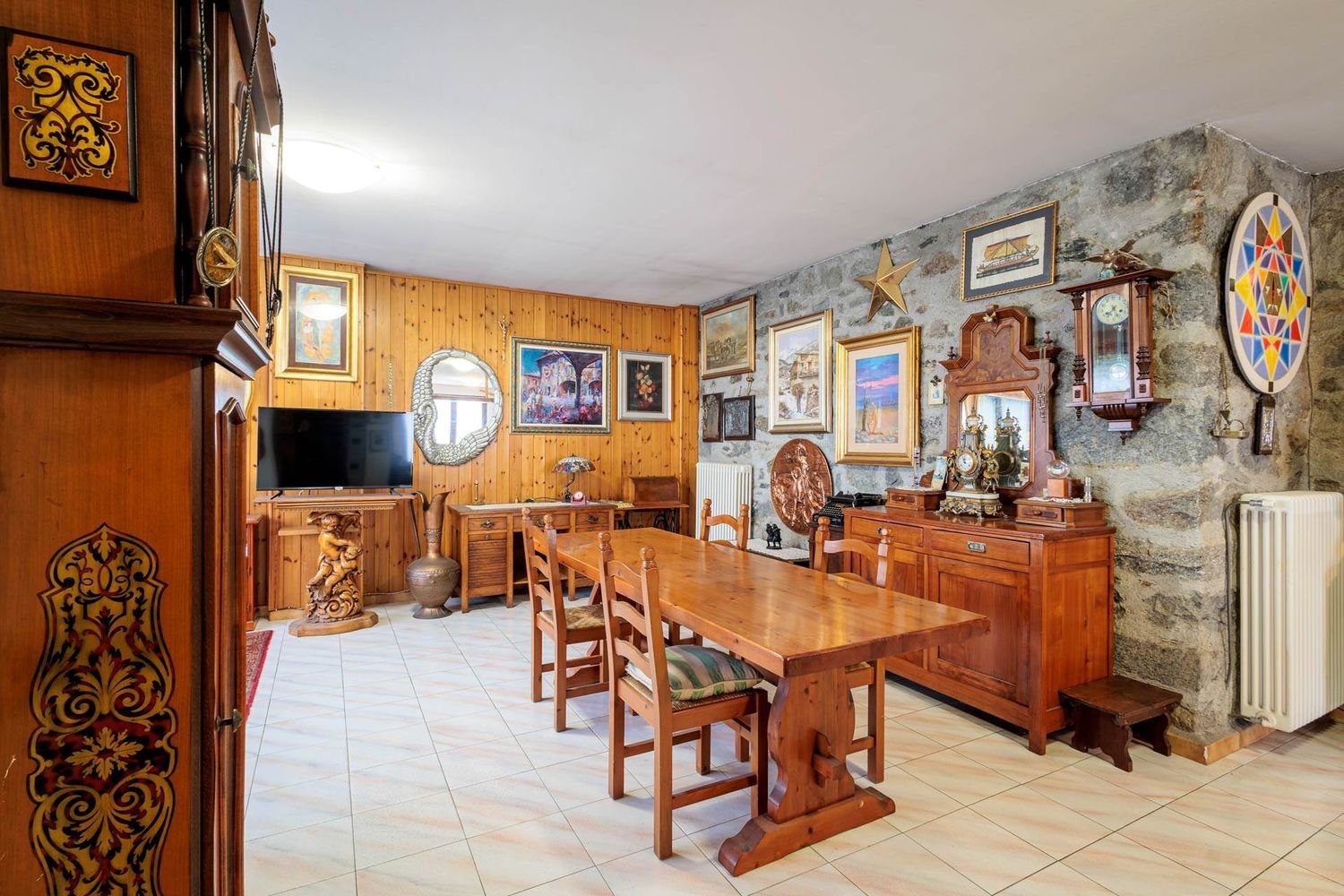 Дом с 8 комнатами в Кьюро, Италия № 89867