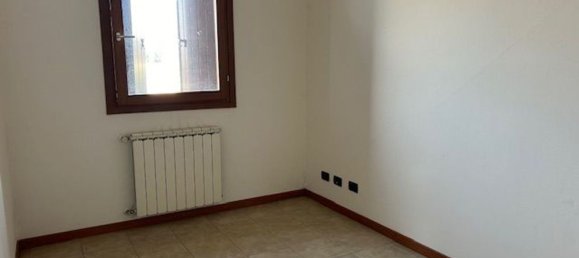 3 rooms Apartment in Piacenza d'Adige, Italy No. 191967 3
