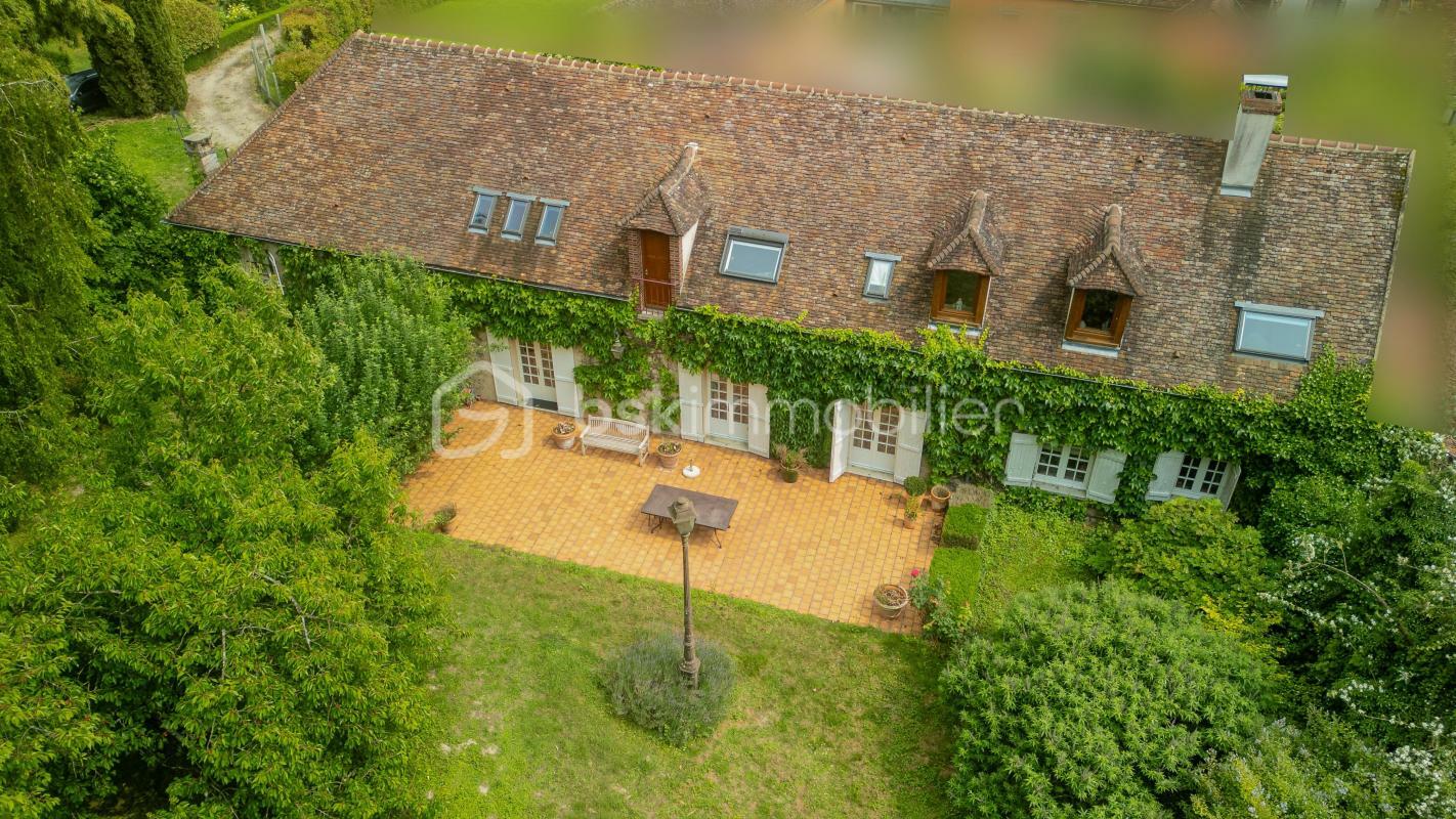 5 bedrooms House in Yonne, France No. 358440