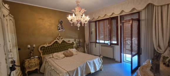 6 rooms Apartment in Chioggia, Italy No. 292928 3