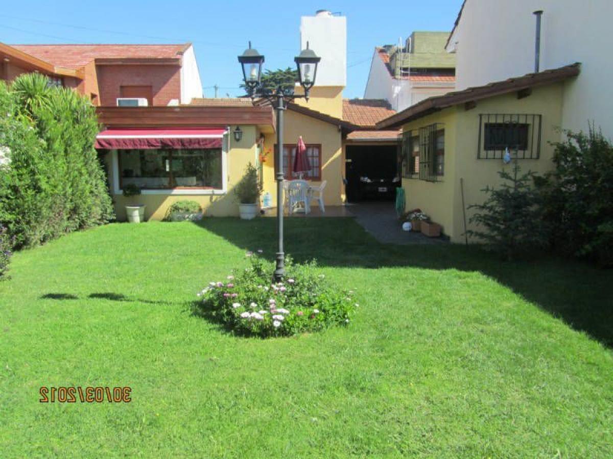 3 bedrooms House in Mar del Plata, Argentina No. 72688