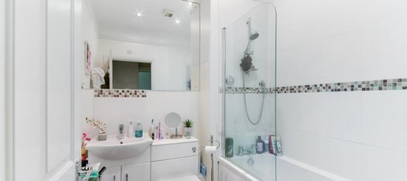 1 bedroom Apartment in Epsom, United Kingdom No. 9724 7