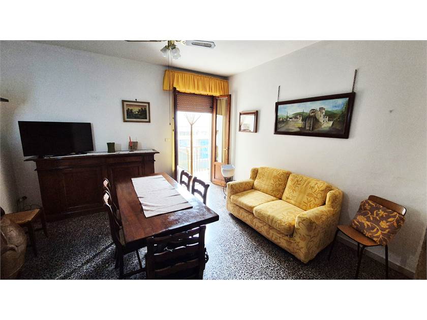 Apartamento de 3 dormitorios en Prato, Italy No. 257823