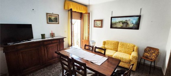 Apartamento de 3 dormitorios en Prato, Italy No. 257823 2