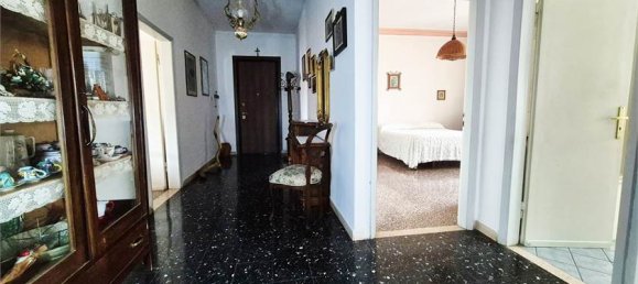Apartamento de 3 dormitorios en Prato, Italy No. 257823 3