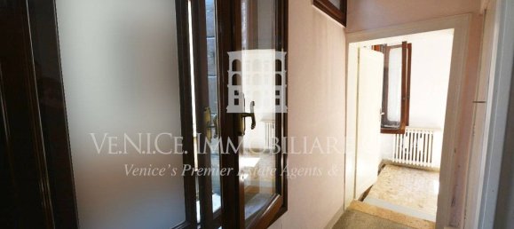 3 bedrooms Apartment in Venice, Italy No. 190416 6