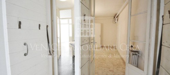 3 bedrooms Apartment in Venice, Italy No. 190416 18