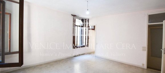 3 bedrooms Apartment in Venice, Italy No. 190416 3
