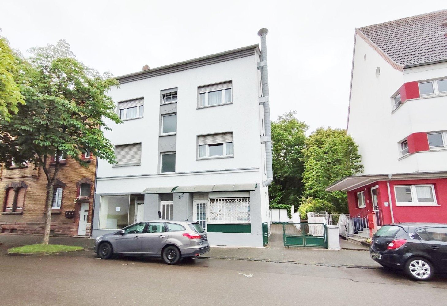 13 rooms Building in Saarbrucken, Germany No. 304205