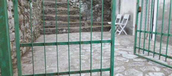 2 rooms House in Castelnuovo di Garfagnana, Italy No. 75653 5