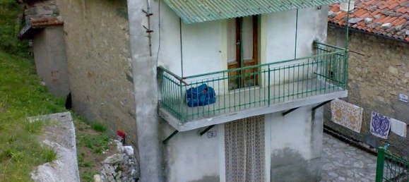 2 rooms House in Castelnuovo di Garfagnana, Italy No. 75653 3