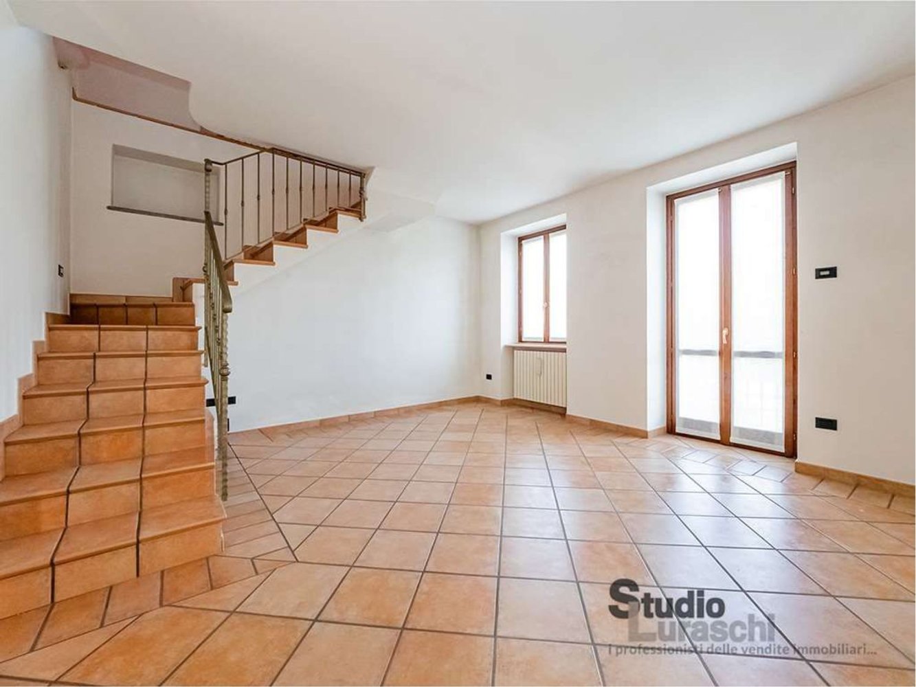 Дуплекс с 6 комнатами в Монгуццо, Италия № 92331