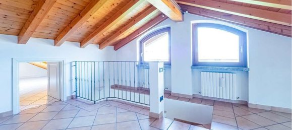 Дуплекс с 6 комнатами в Монгуццо, Италия № 92331 16