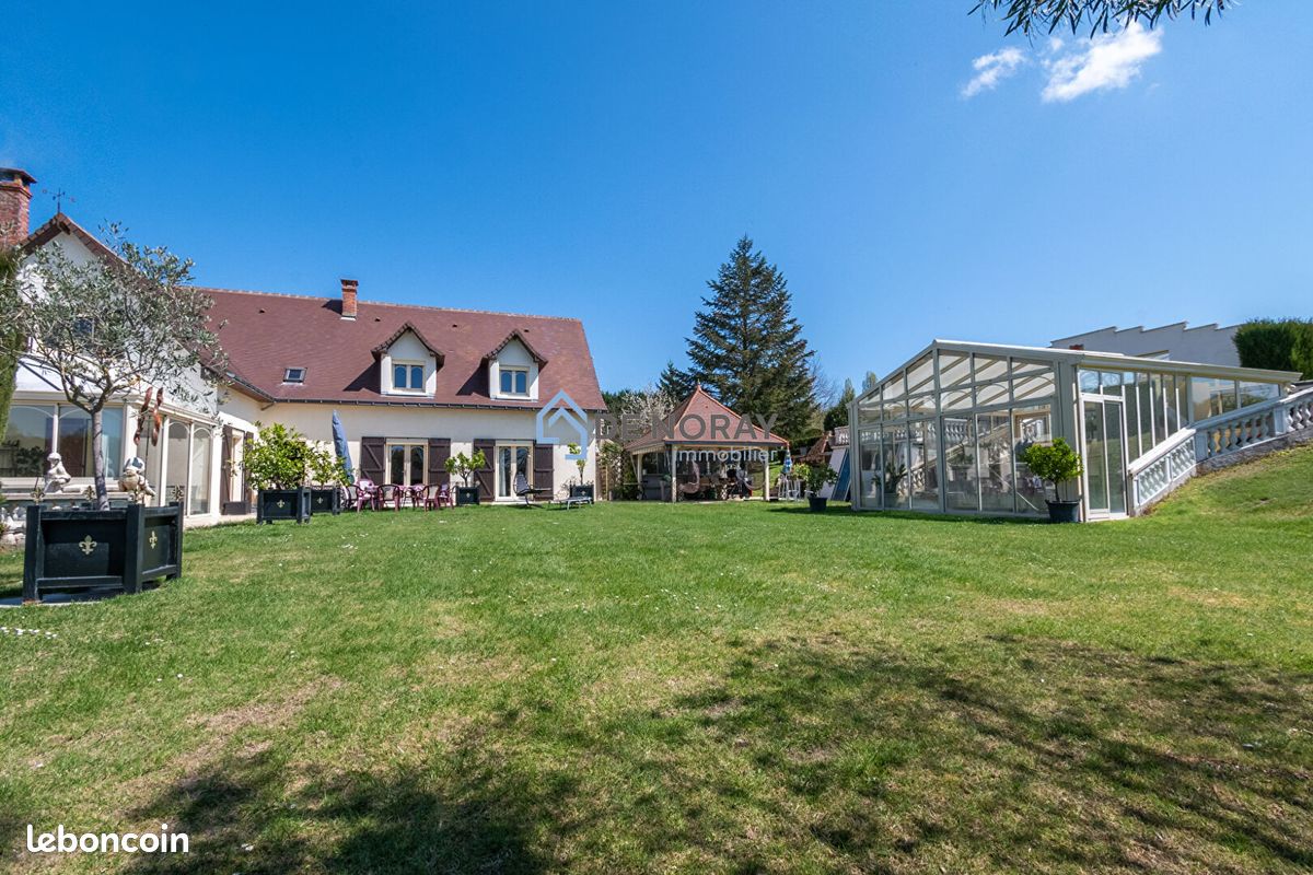 8 bedrooms House in Loches, France No. 81022