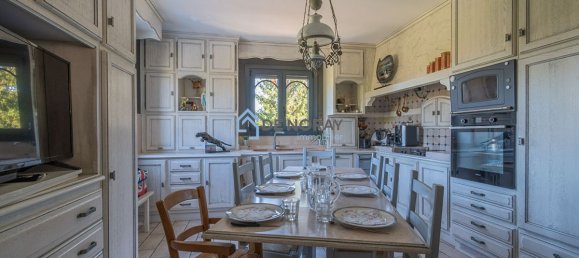 8 bedrooms House in Loches, France No. 81022 12