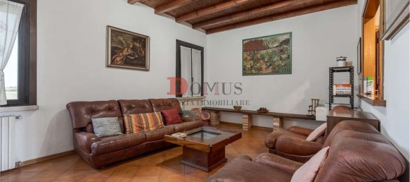 8-Zimmer Haus in Curtatone, Italy, Nr. 90009 2