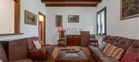 8-Zimmer Haus in Curtatone, Italy, Nr. 90009 3