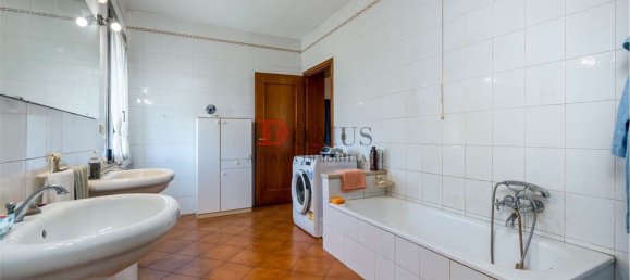 8-Zimmer Haus in Curtatone, Italy, Nr. 90009 13