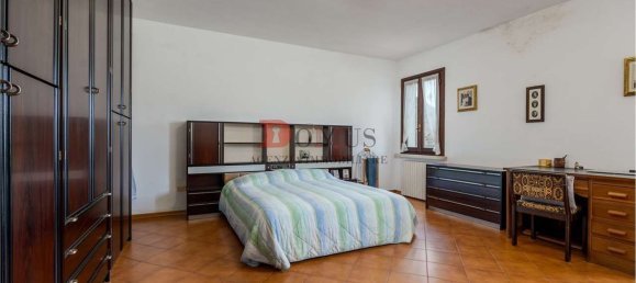 8-Zimmer Haus in Curtatone, Italy, Nr. 90009 7
