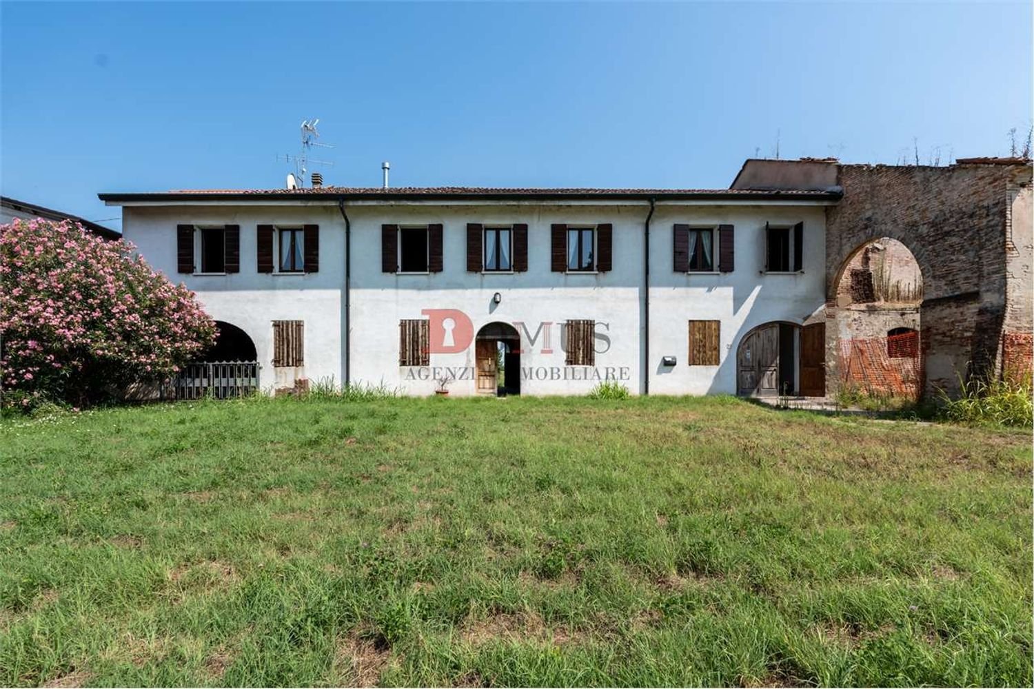 8-Zimmer Haus in Curtatone, Italy, Nr. 90009