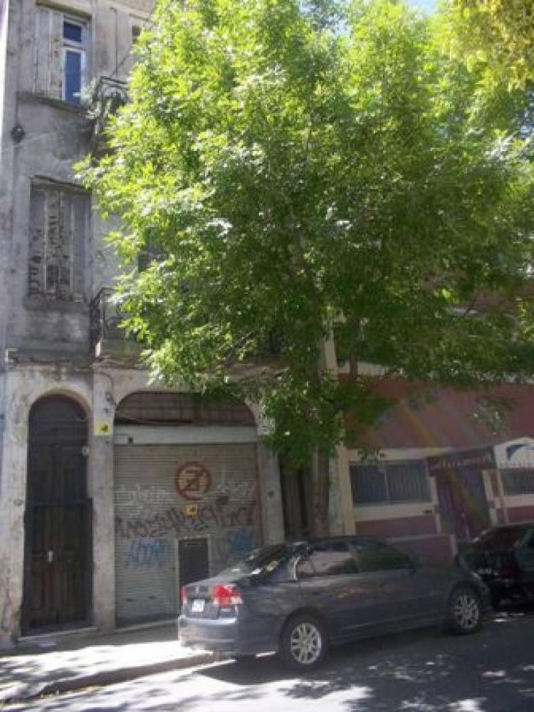 300m² Building in Buenos Aires, Argentina No. 104672