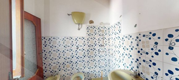 3 rooms House in Mariglianella, Italy No. 24679 8