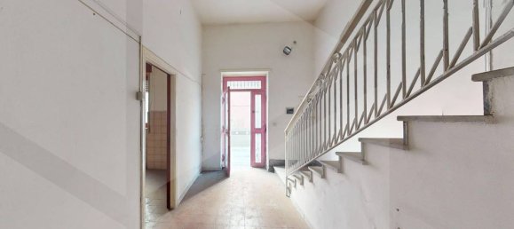3 rooms House in Mariglianella, Italy No. 24679 3