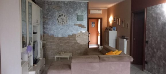 4-salle Appartement à Zenevredo, Italy No. 175875 7