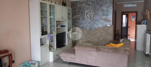 4-salle Appartement à Zenevredo, Italy No. 175875 10