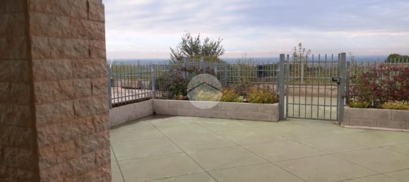 4-salle Appartement à Zenevredo, Italy No. 175875 5