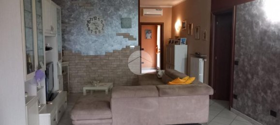 4-salle Appartement à Zenevredo, Italy No. 175875 9