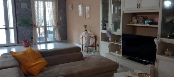 4-salle Appartement à Zenevredo, Italy No. 175875 12