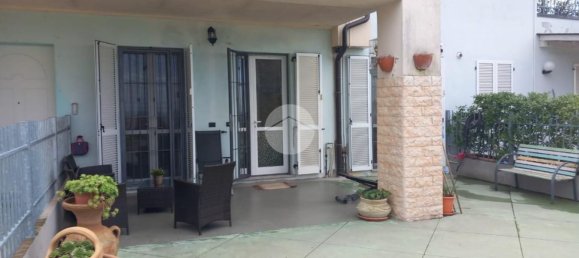 4-salle Appartement à Zenevredo, Italy No. 175875 2