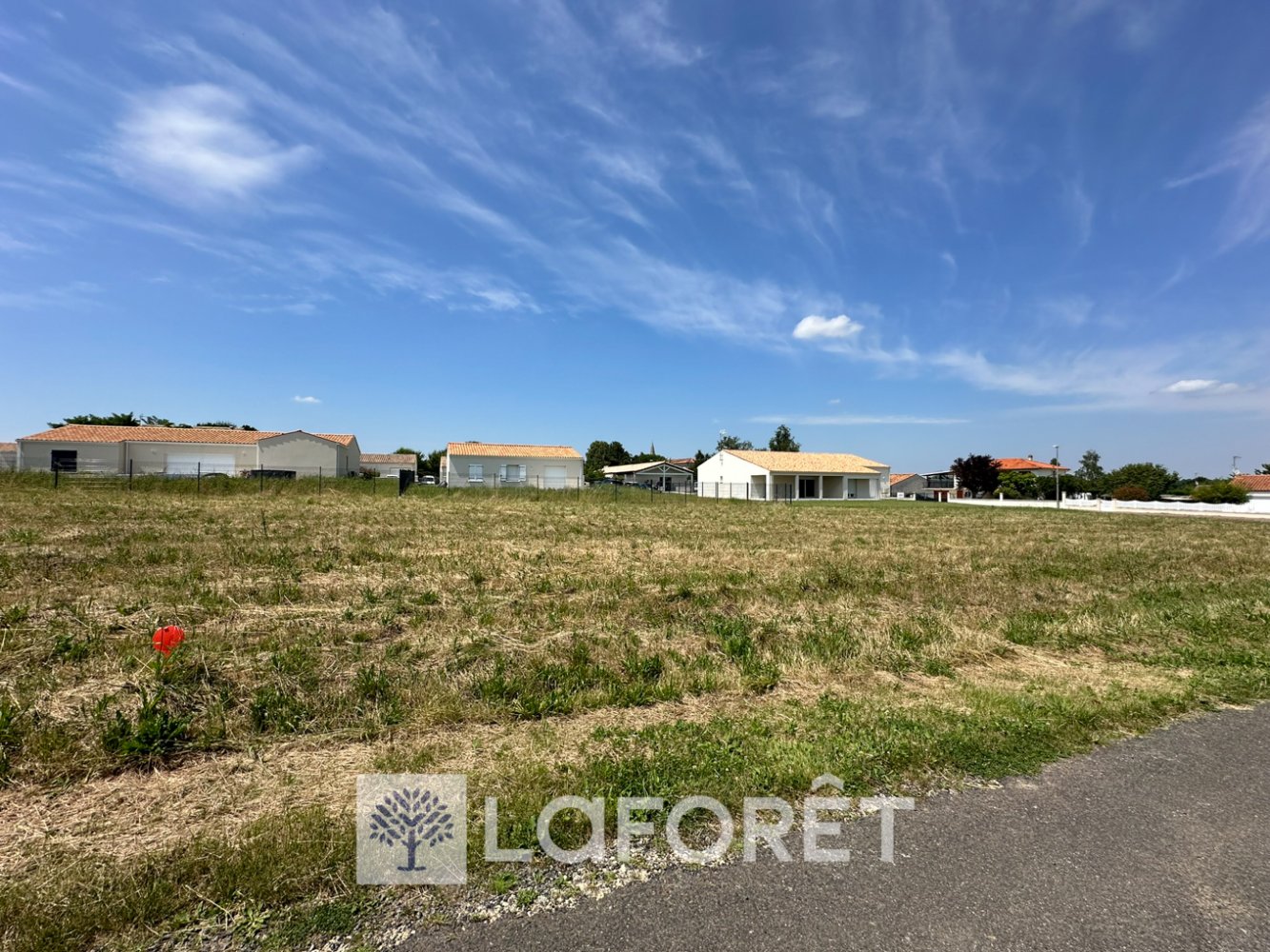 Земельный участок 704м² в Тессон, Франция № 108277