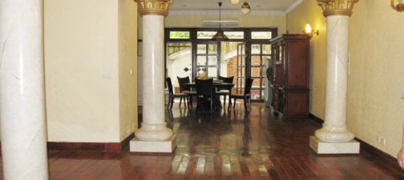 Casa de 4 dormitorios en Tay Ho, Vietnam No. 5717 3