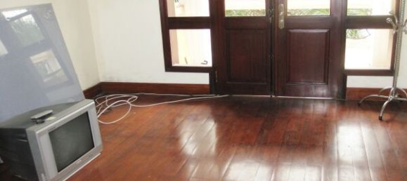 Casa de 4 dormitorios en Tay Ho, Vietnam No. 5717 2