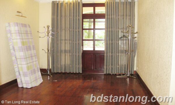 Casa de 4 dormitorios en Tay Ho, Vietnam No. 5717