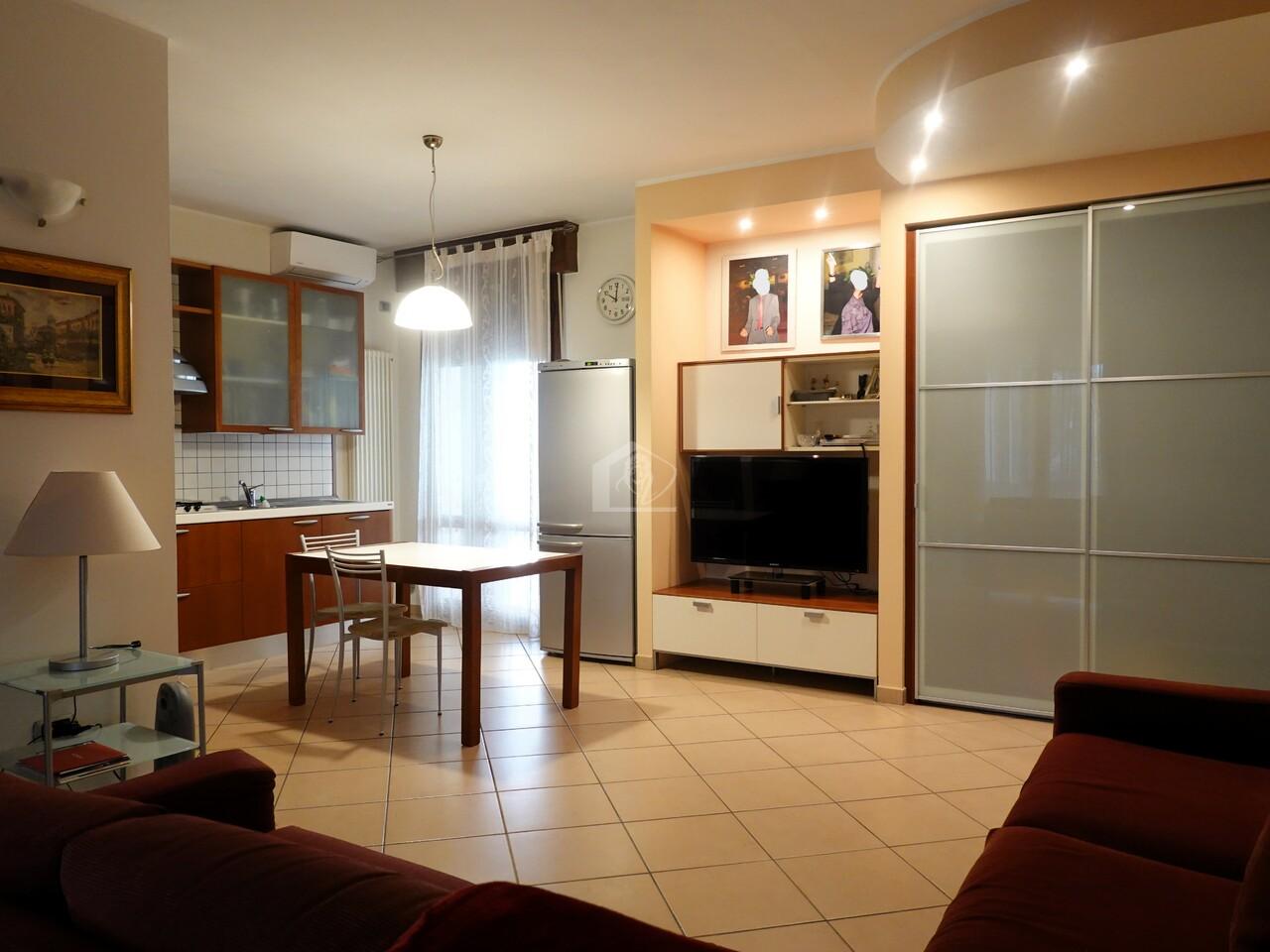 Квартира с 5 комнатами в Судзара, Италия № 145222