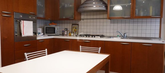 Квартира с 5 комнатами в Судзара, Италия № 145222 3