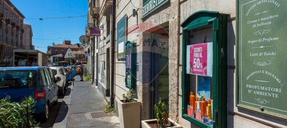 4 rooms Commercial property in Catania, Italy No. 284520 3