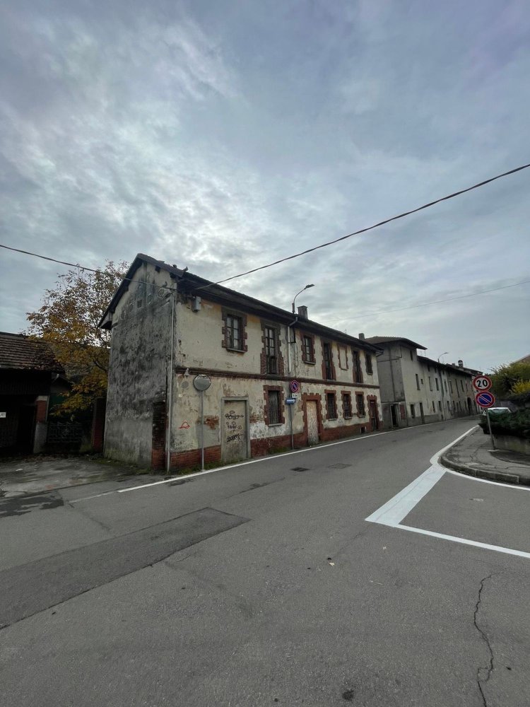 5 rooms House in Ferno, Italy No. 171013