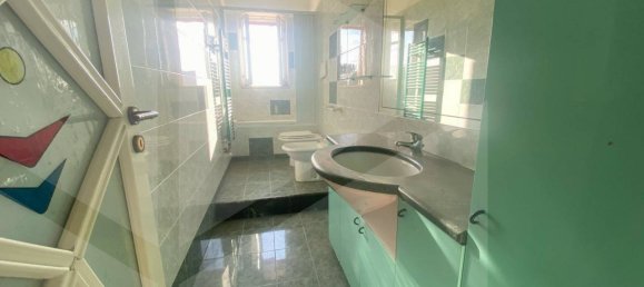 Квартира с 4 комнатами в Битонто, Италия № 19489 10