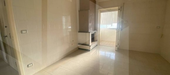 Квартира с 4 комнатами в Битонто, Италия № 19489 4