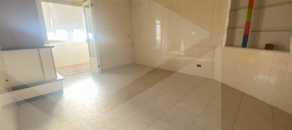 Квартира с 4 комнатами в Битонто, Италия № 19489 3